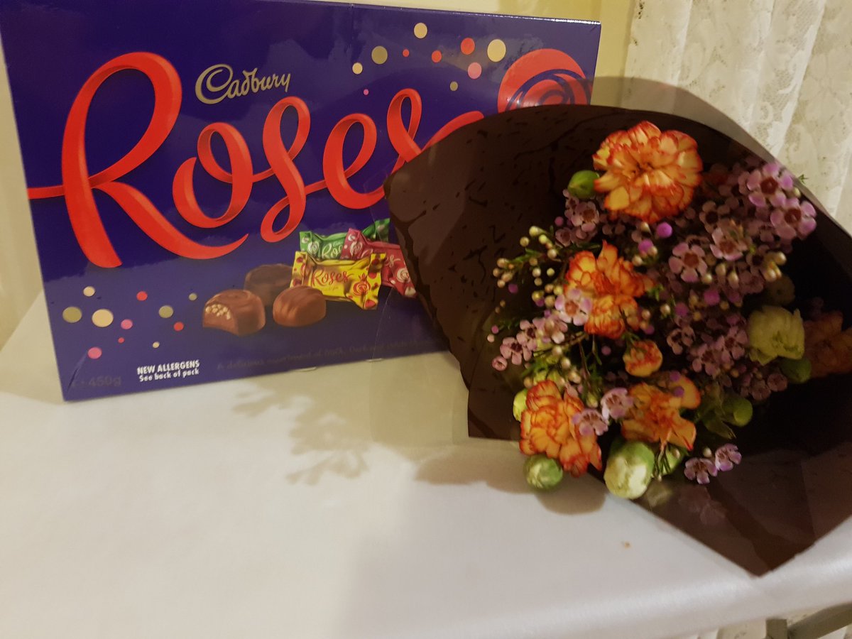 My day in 3 words-grateful, spoiled &amp; overwhelmed! Thanks so much to the staff <a href="/CampbelltownPS/">Campbelltown Public</a> for your beautiful gift, flowers &amp; lovely words!! I am truly speechless Thanks also to Inoke &amp; Scarlett from my class for their beautiful flowers too. #lucky #happytears #grateful