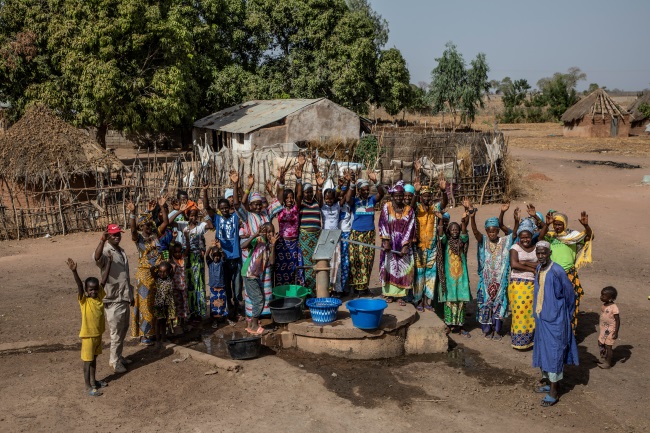 Through our partnership with <a href="/CO2balance/">CO2balance</a>, we are rehabilitating wells &amp; boreholes throughout Gambia to improve people’s access to clean water &amp; ensure personal hygiene, read more 👉 bit.ly/32V6etl 🚰

#Covid19 #flattenthecurve