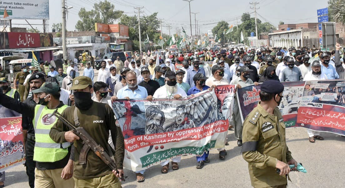 chiniotpolice's tweet image. بڑی اداس ہے وادی، یہ وادئ کشمیر
 &quot;یومِ استحصال کشمیر&quot; 

#DayofExploitation #Kashmir #5AugustBlackday