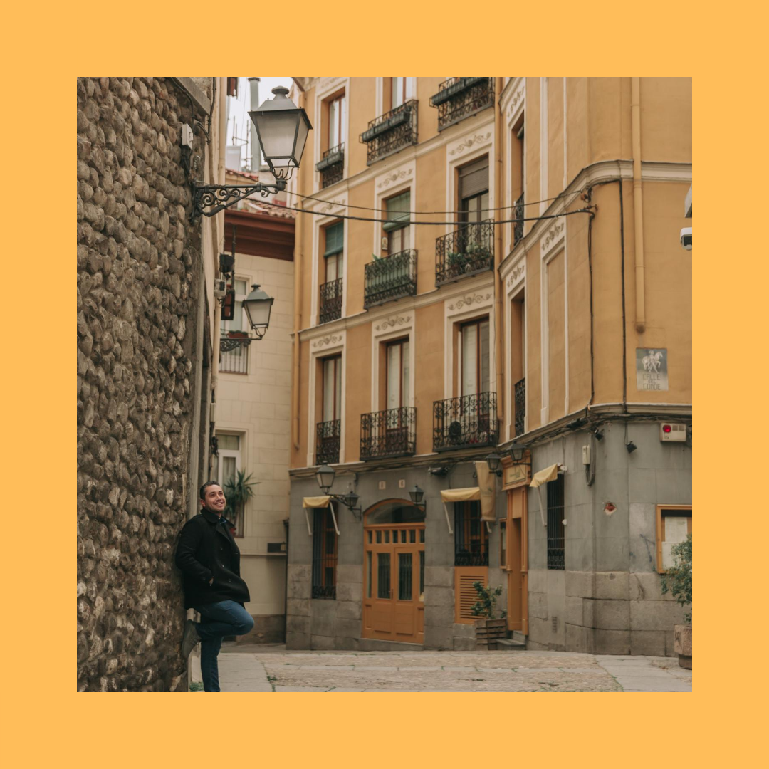 🇪🇸 El que viaja felizmente debe viajar ligero - Antoine de St. Exupery

🇬🇧 He who would travel happily must travel light - Antoine de St. Exupery