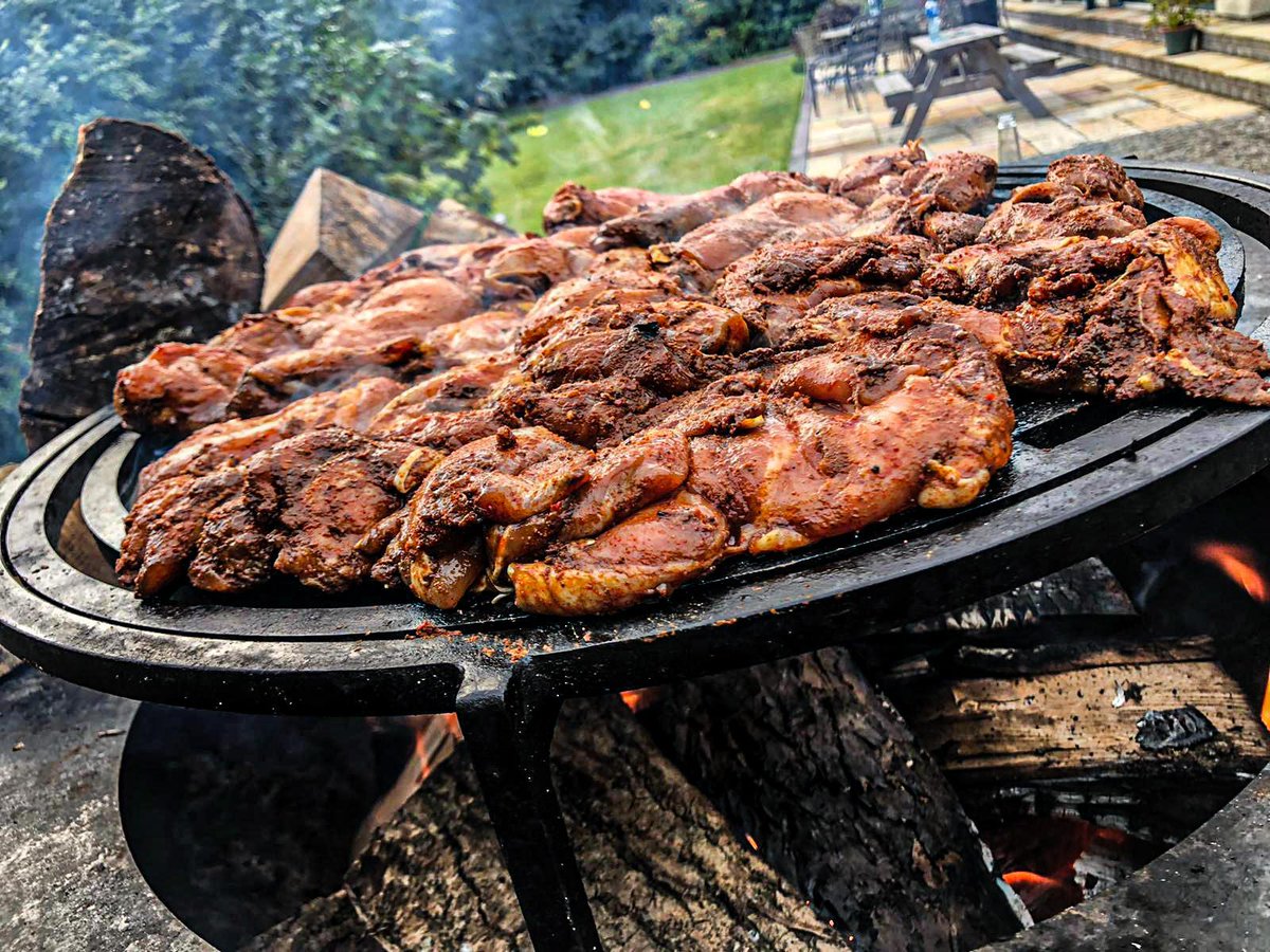 Boojum on yer BBQ! 😲 Al fresco dining doesn't get much better! 😎 Make the most of the sweet weekend weather forecast with a Boojum At Home meal kit. 

Everything you need for your garden fiesta delivered to your door. Order today for Friday delivery at shop.boojummex.com