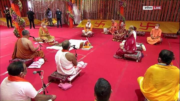 swamimaheshyogi's tweet photo. धन्य है यह कालखंड जो हम सब आज इतिहास रचते हुए इन दिव्य क्षणों के साक्षी बन सके ।

प्रभु श्री राम चन्द्र की जय
#Ayodhya | #AyodhyaRamMandir https://t.co/NayxWw36NO