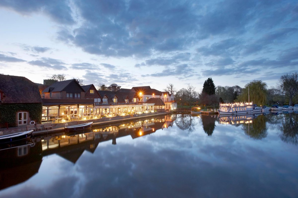 Support local eating places along the #Thames Eat out Mondays to Wednesdays for up to 50% discount with those businesses participating in the government's #EatOutToHelpOut offer. Take a look at some of local #pubs #restaurants #hotels #coffeeshop #cafes bit.ly/ThamesEatOut