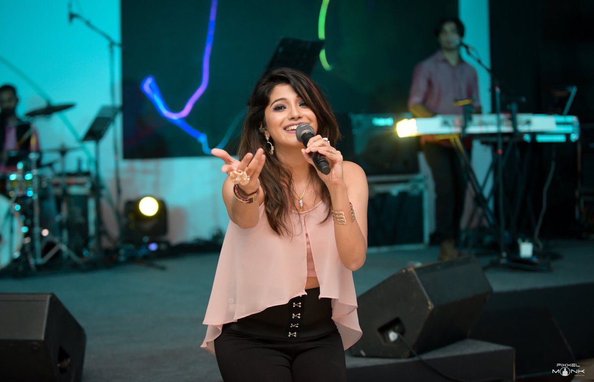 neethusha_music's tweet photo. Another #jaipur gig from 2019!
.
.
.
#neethusha #singersongwriter #musician #photooftheday #love #smile #happy #artist #onstage #neethushalive #style #memories https://t.co/Ra1zL8IGz6