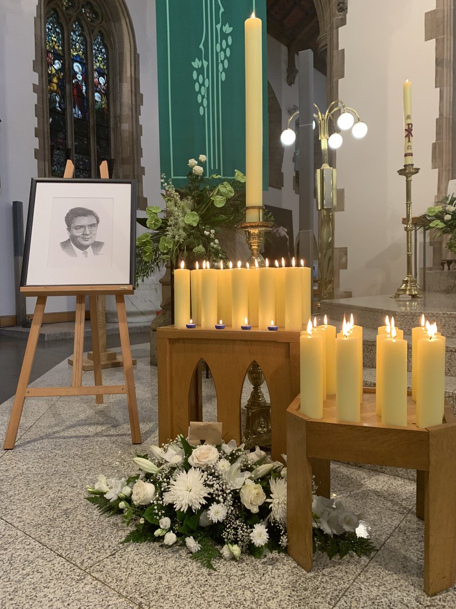 ArchbishopEamon's tweet photo. Blessed are the peacemakers #JohnHume Rest in the peace of Christ. https://t.co/P4cDNdIo6c