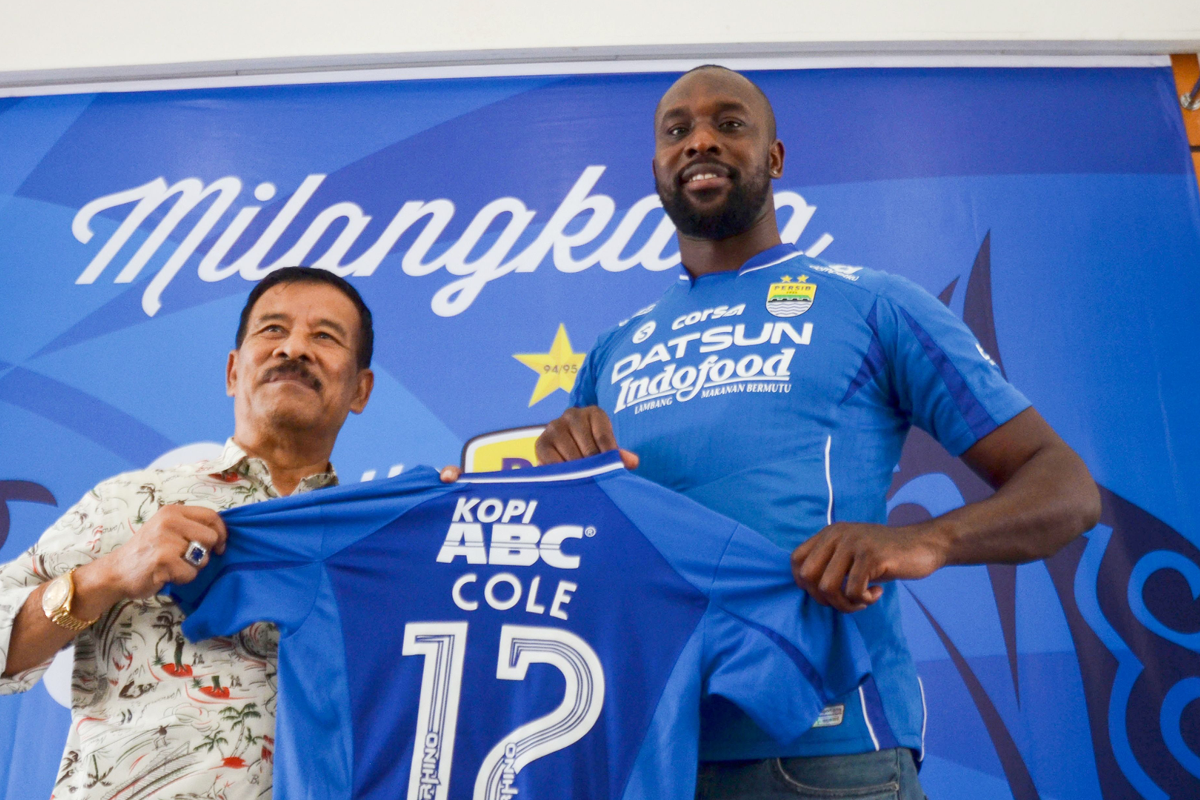CARLTON COLEClub: Persib BandungPeriod: 2017However, Essien was not alone in trying his luck in Indonesia at the time. Former Chelsea- and West Ham striker Carlton Cole also had a brief stint with Persib. They even played together for the club that first year