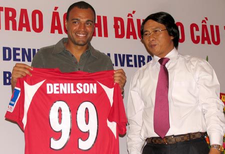 DENILSONClub: Hải PhòngPeriod: 2009It doesn't quite end there for Denilson, however. Two years later, the former "samba star" would have an exotic twist to his career playing for Hải Phòng in Vietnam. He played one game, scored one goal and was paid handsomely for it