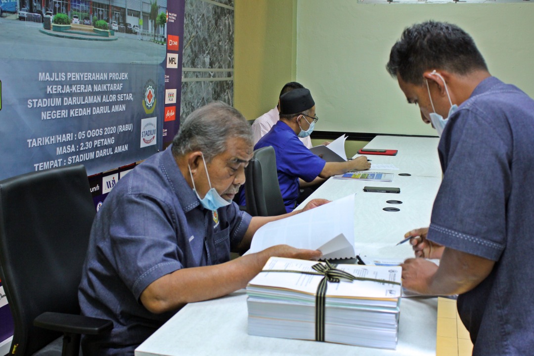 Majlis Penyerahan Projek Kerja-kerja Menaiktaraf Stadium Darul Aman Alor Setar Kedah pada 5.8.2020.
<a href="/jkr_kedah/">JKR Negeri Kedah</a> 
<a href="/HjIbrahim383/">IbrahimAhmad</a> 
<a href="/JKRMalaysia/">JKR Malaysia</a> 
<a href="/MOWorks/">でやんす</a>