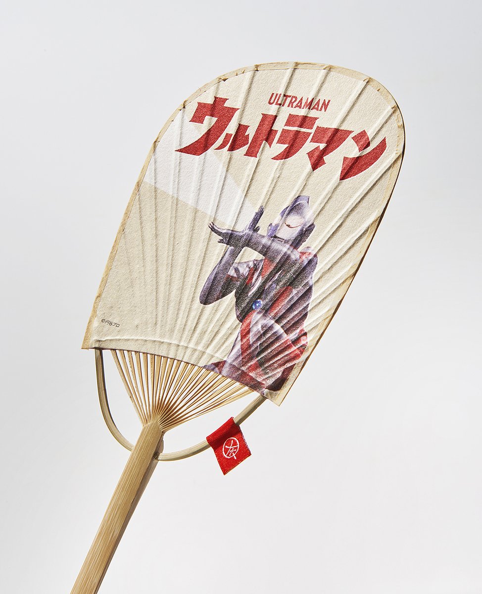 ট ইট র 円谷プロダクション ウルトラマン絵柄の一心堂本舗 ひだりうちわ うちわの名産地 香川県丸亀市で作られた バッグに入るコンパクトな一品です この暑い夏 日本を感じるうちわで涼みませんか 取り扱い 一心堂本舗直営店舗 東京スカイツリー