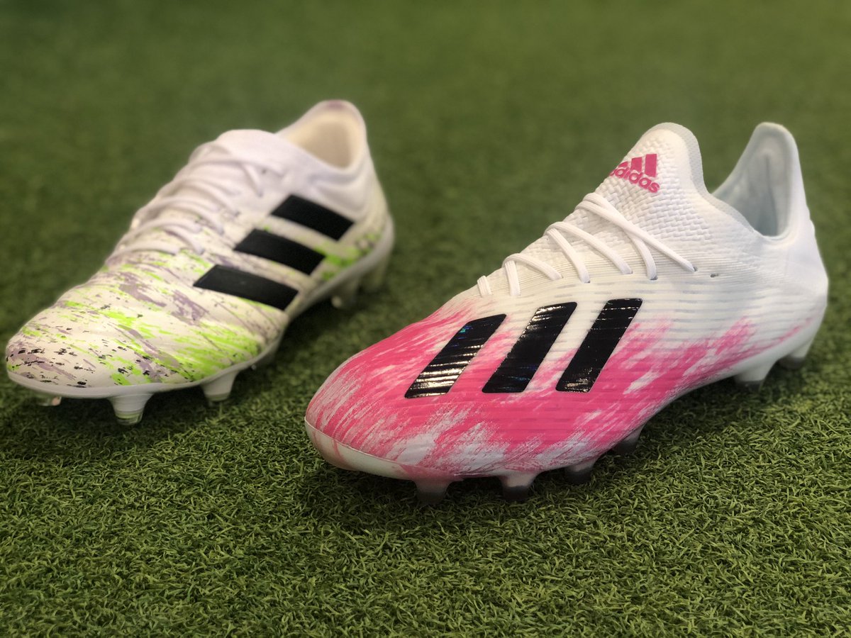 MutaTeamshop's tweet photo. ⚽️ Nieuw binnen in onze #Teamshop: deze twee topmodellen van #Adidas! De Copa 20.1 (grasveld) en de X 19.1 (kunstgras). Welke is jouw favoriet? 🤗

RT = Copa 20.1 (wit/groen)
LIKE = X 19.1 (wit/roze)

➡️ Bestel ze hier online: https://t.co/1stzpEfU56

#MutaSport https://t.co/qRZPVYW85U