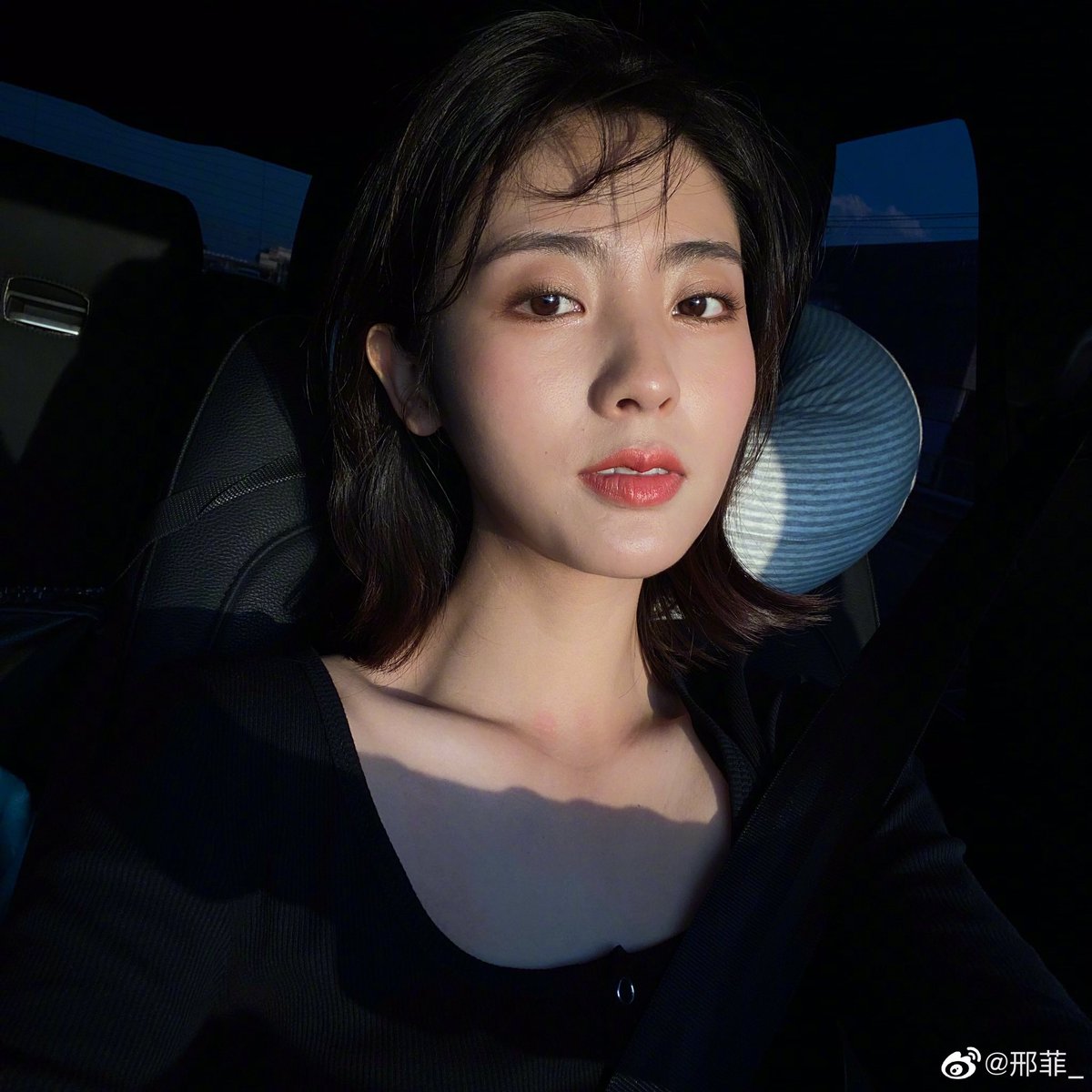 kcdramaseries's tweet photo. Weibo update from xing fair🤍
#MySmallIndeedFortunate 
#我的小确幸 #邢菲 #XingFair #ForgetYouRememberLove 
#忘记你记得爱情 #XingFei 
#PutYourHeadOnMyShoulder #致我们暖暖的小时光 
#乌鸦小姐与蜥蜴先生
#Misscrowwithmrlizard 
#yourhighnessclassmonitor 
#themoonbrightforyou https://t.co/bJTmJVTAfU
