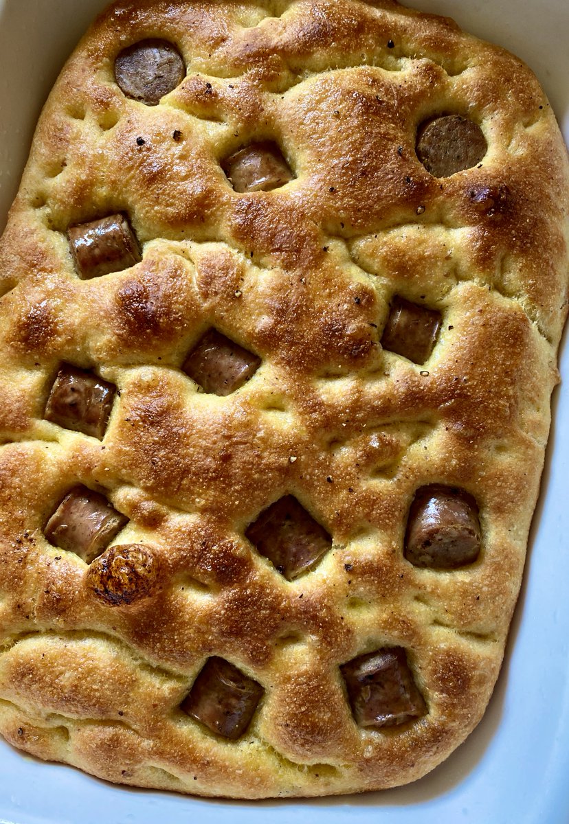 ¡Desayuno, Merienda o a todas horas! Coca de maíz y longaniza <a href="/CalTomas_carns/">Cal Tomàs</a> confitada.
Creo que solo queda abrir y probar…
Link a videoreceta: youtu.be/z7YDbWPrZ9w 
#ColmadoandFriends #CalTomàs #RecetasFaciles