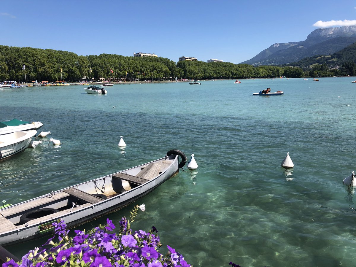 offthetouristt1's tweet photo. A day trip from Lyon today to beautiful Lake Annecy #MasqueObligatoire #StaySafe https://t.co/Vixt9Ty2pI https://t.co/ToKoDkEBzV