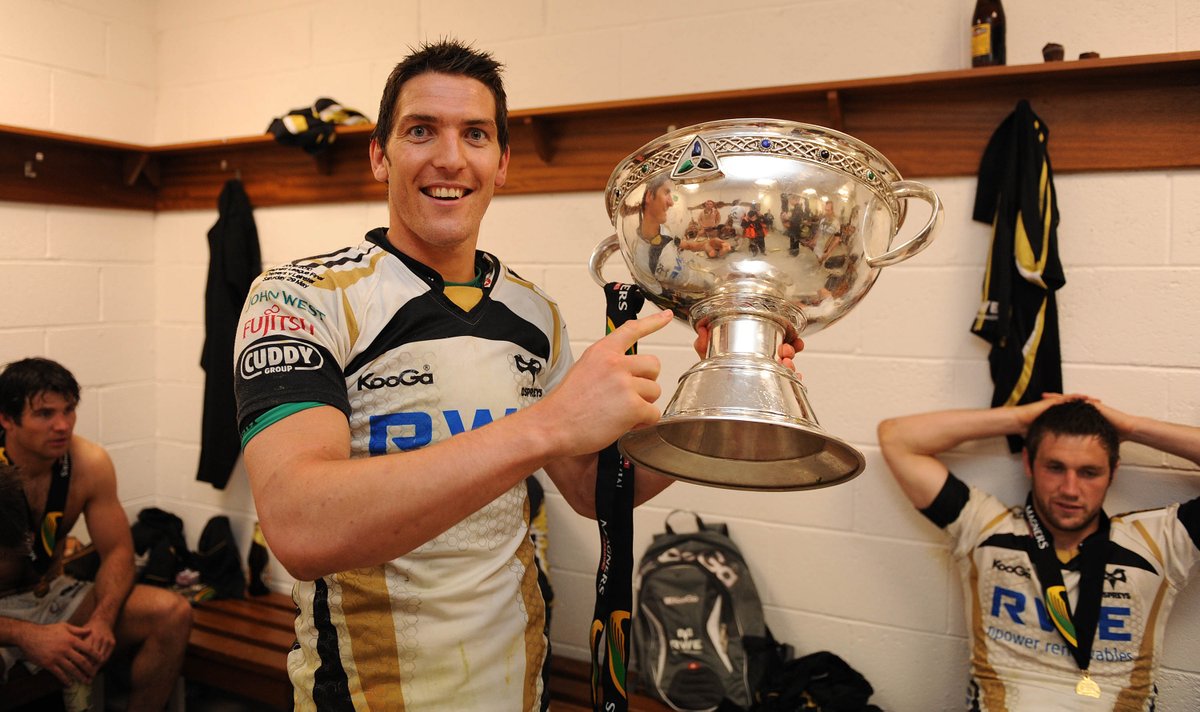 Looking forward to our virtual business club tomorrow💻

We'll be joined by 2 Ospreys legends, <a href="/Bullsrhino8/">Filo Tiatia</a> &amp; <a href="/hookjameshook/">James William Hook</a>💪

For more information or if your business would like to join us for future events, contact us today👇
✉️wayne.hall@ospreysrugby.com

#OurBloodIsBlack