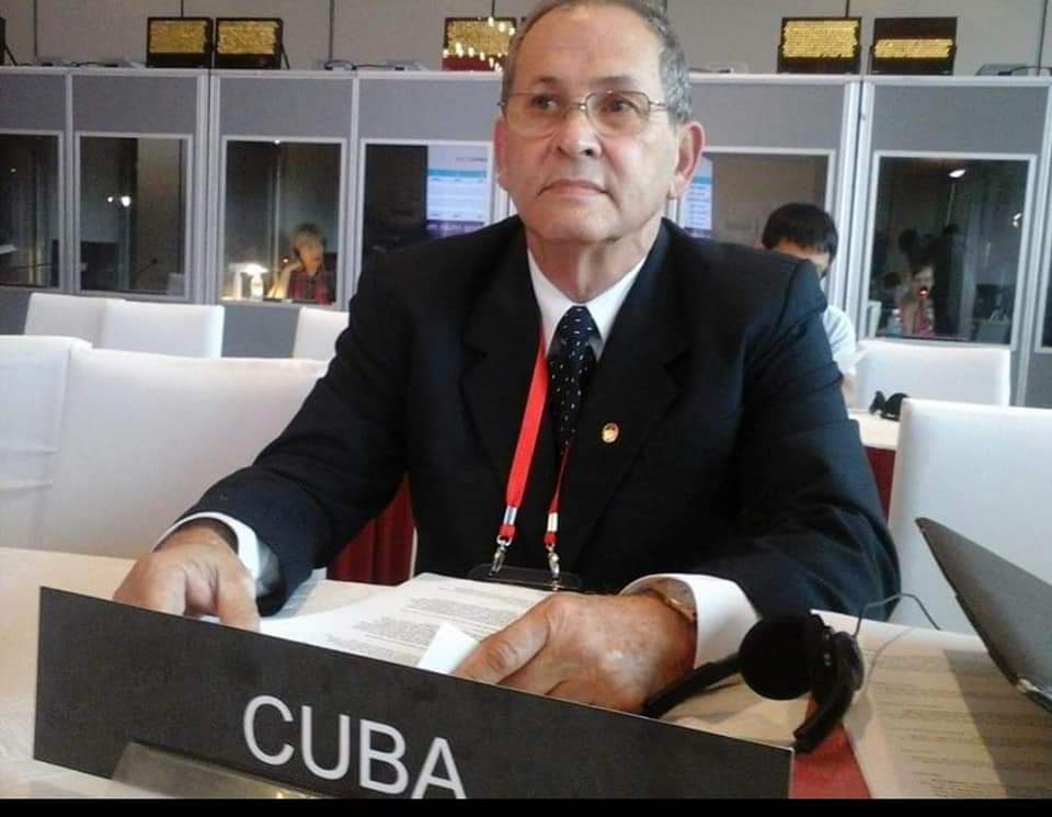 anamarianpp's tweet photo. #LázaroBarredo, excelente periodista, batallador por #Cuba.Como diputado , defendió las causas justas en encuentros internacionales y se ganó el respeto y admiración hasta de los adversarios.Gracias Lázaro por tus enseñanzas. Sentimos tu pérdida.Hasta Siempre. @AsambleaCuba 🇨🇺 https://t.co/h4Paly6lFF