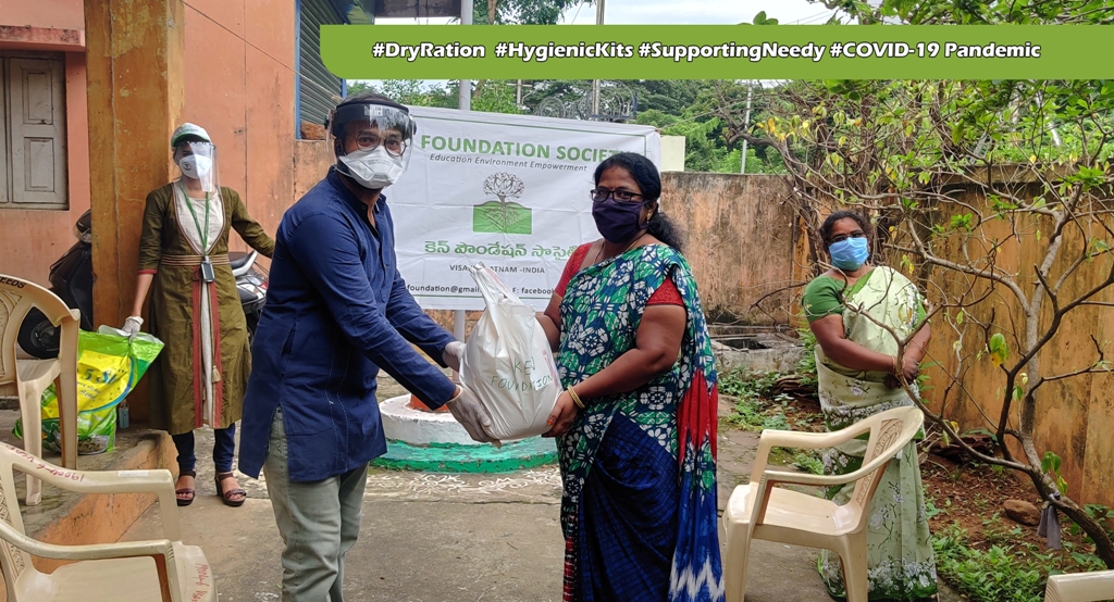 ken_foundation's tweet photo. “The COVID-19 Pandemic and lockdown have created a challenging situation for everyone. Every day we meet people who are running out of essentials or undergoing a lot of psycho-social stress” #DryRation #SupportingNeedy #COVID-19 Pandemic #KenFoundation https://t.co/L9pqD190FZ
