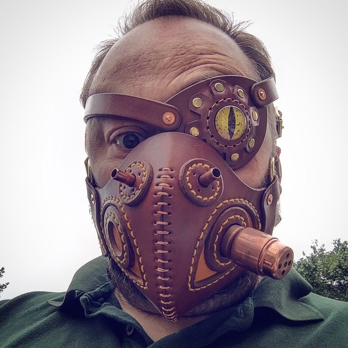 PDBushcraft's tweet image. Latest custom job just gone out of the door.. another Steampunk / Apocalypse mask - this time in Spanish Brown with Yellow accents. There’s going to be a lot of dapper people out there when the world ends lol! #steampunk #pauldoreleathercraft #pauldoreleatherwork