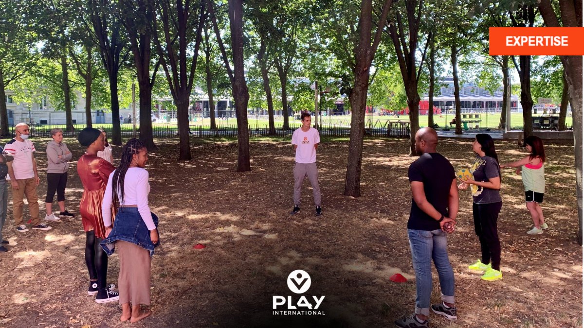 pl4y's tweet photo. [Expertise] A Paris et en partenariat avec @FranceMediation qui intervient dans le cadre du plan #Quartiersdété, PLAY a formé les 22 et 23 juillet derniers 10 futurs médiateurs sociaux à un kit de séances de #playdagogie sur la thématique de la lutte contre les discriminations. https://t.co/PDWip2cmxf