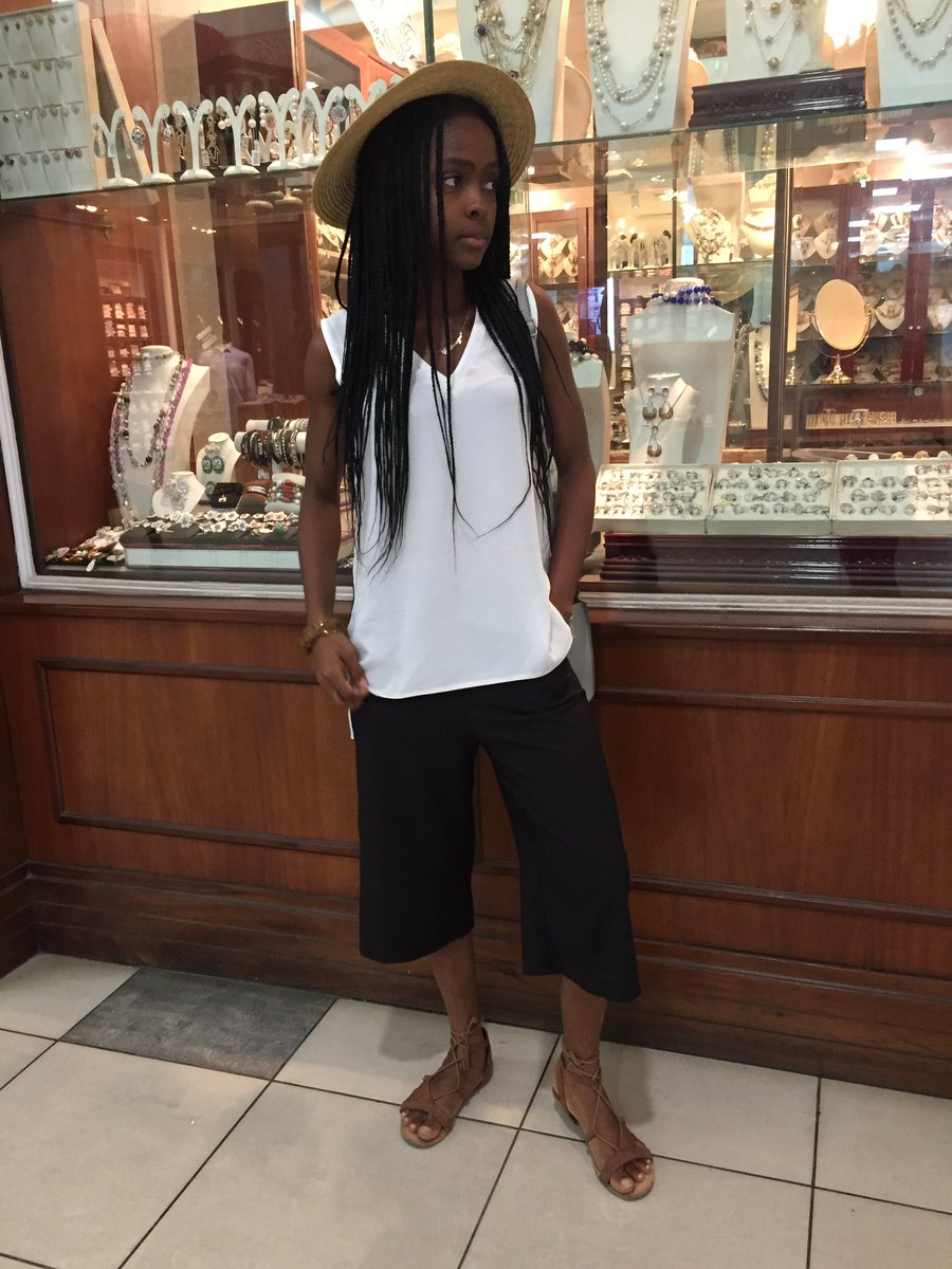 rubyakubueze_'s tweet photo. At this point, I had lost the bottle I went to the mall with and didnโt even realize till I was on my way back home. ๐ฅบ I still miss that bottle.
#rubytherising https://t.co/htaziyB6z8