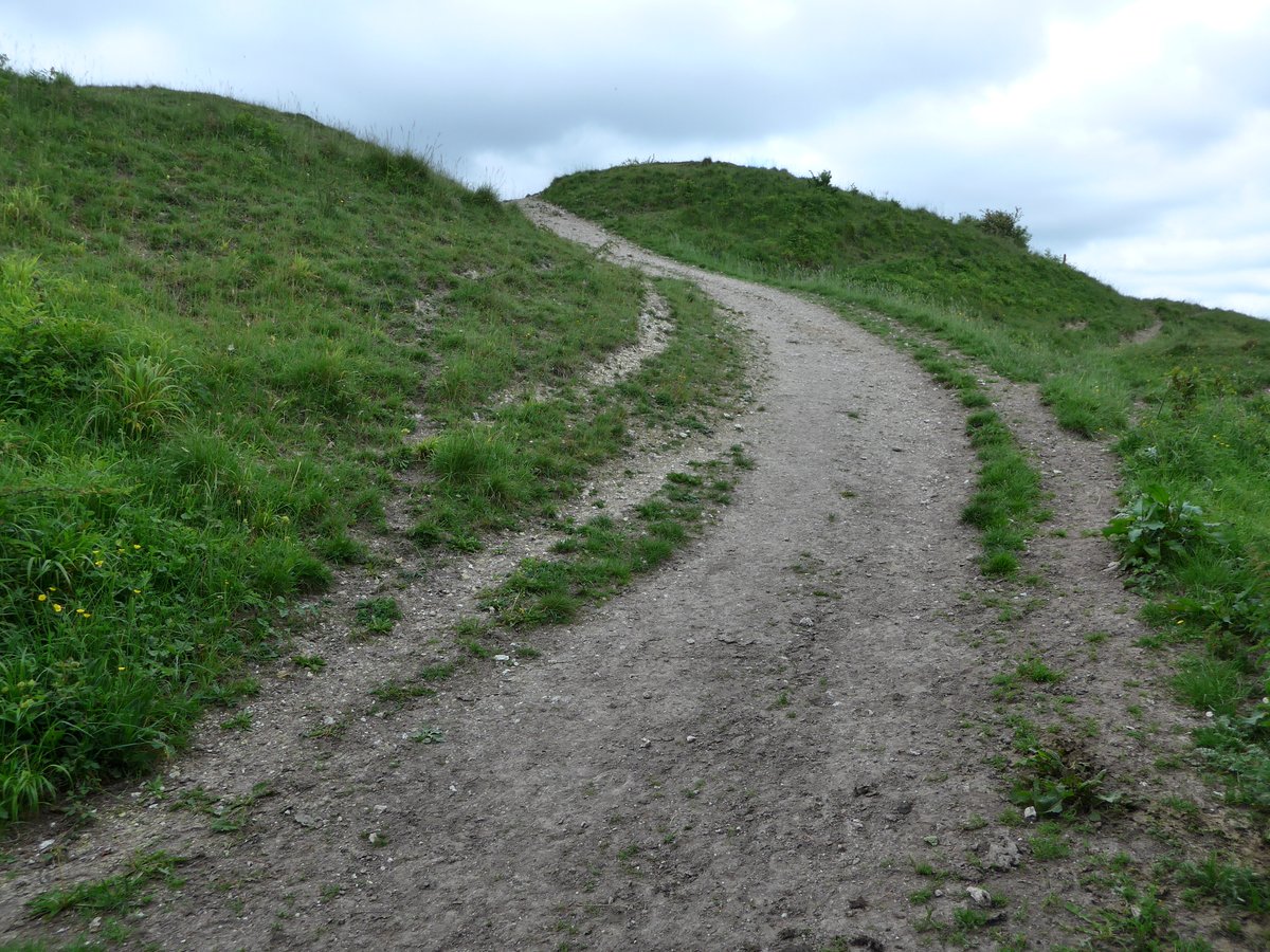 Gates that pierce the circuit of Iron Age ramparts on Hod Hill in  #Dorset: the Steepleton Gate (Iron Age) in the NE; the Water Gate (Roman) in the NW; the Home Gate (medieval) in the SEHappy  #HillfortsWednesday everyone !