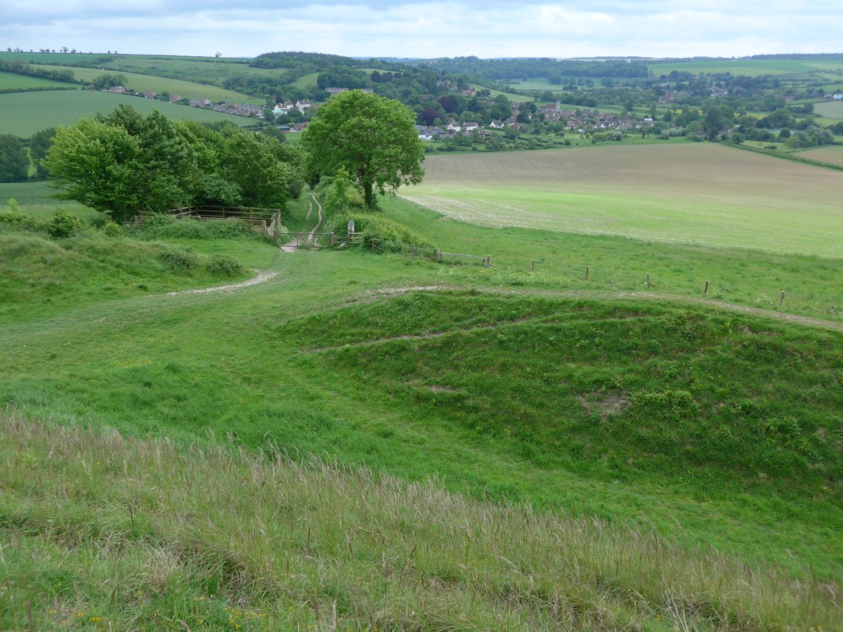 Gates that pierce the circuit of Iron Age ramparts on Hod Hill in  #Dorset: the Steepleton Gate (Iron Age) in the NE; the Water Gate (Roman) in the NW; the Home Gate (medieval) in the SEHappy  #HillfortsWednesday everyone !