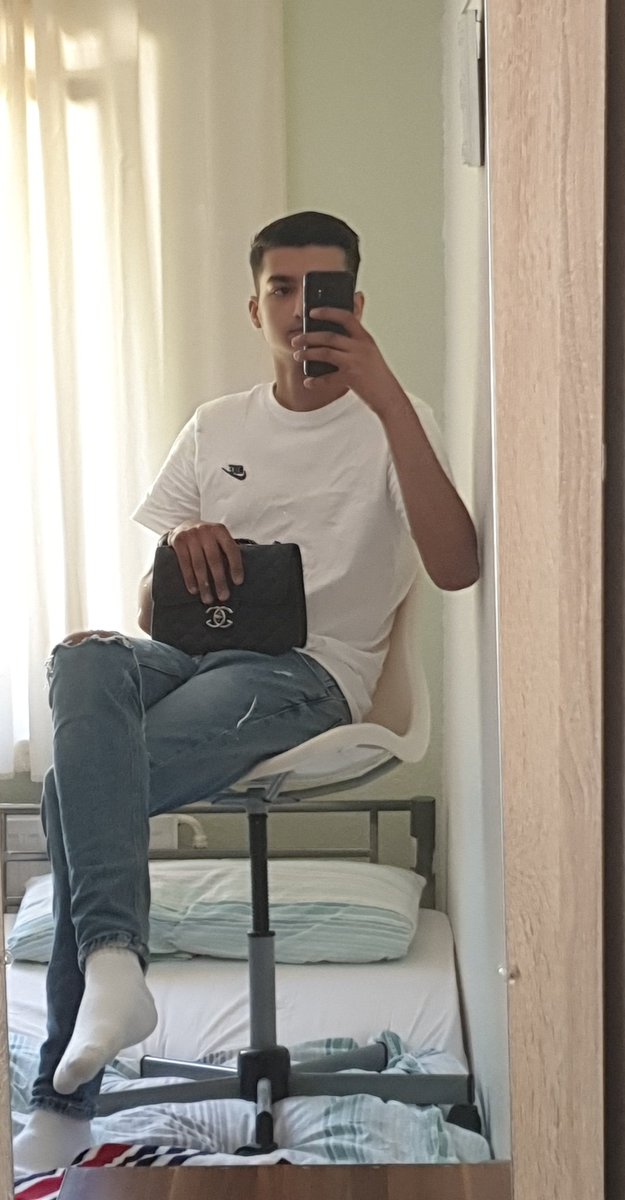 GuloBoss's tweet photo. Amk wenn ich nicht die 200 favs habe dann weiß ich auch nicht.Hab mir sehr mühe gegeben... https://t.co/ZfSTH9jolf