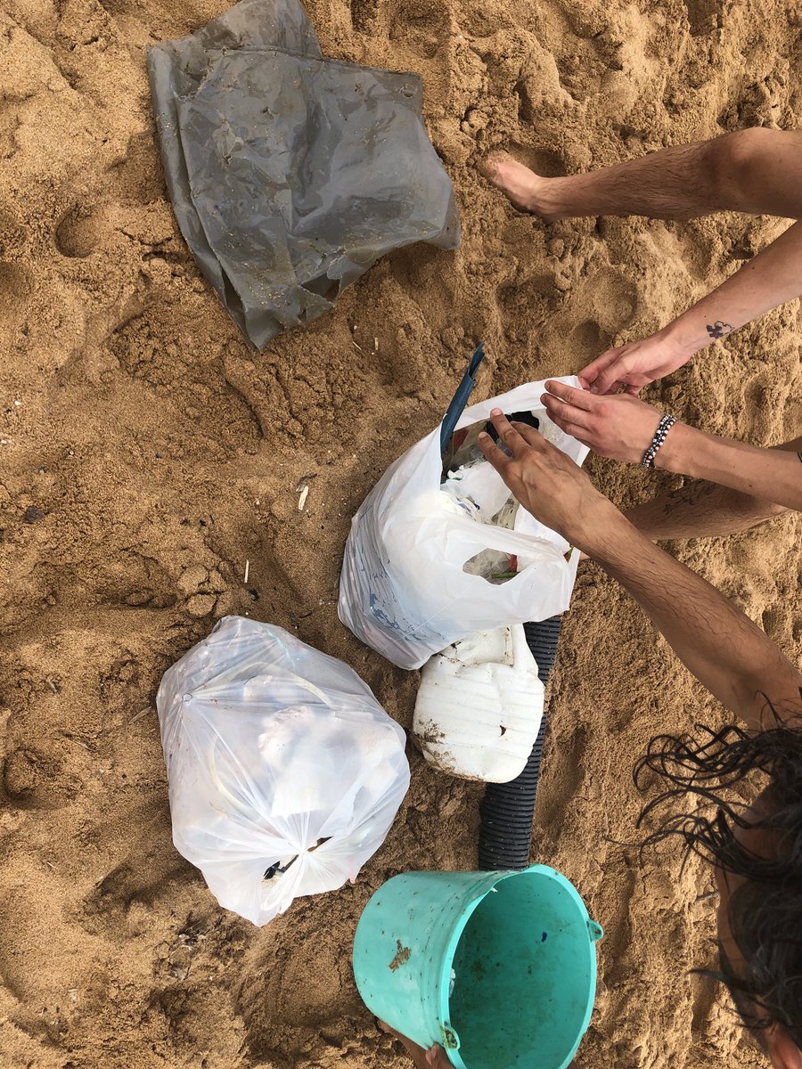 sguasch's tweet photo. En solo media hora hemos sacado 2 bolsas llenas de basura y plásticos de todo tipo en una de las playas vírgenes de Menorca. 
Hay otro virus y es el de los guarros insensibles. 
Se están cargando todo. Pena máxima. https://t.co/e7GS5ClH0U