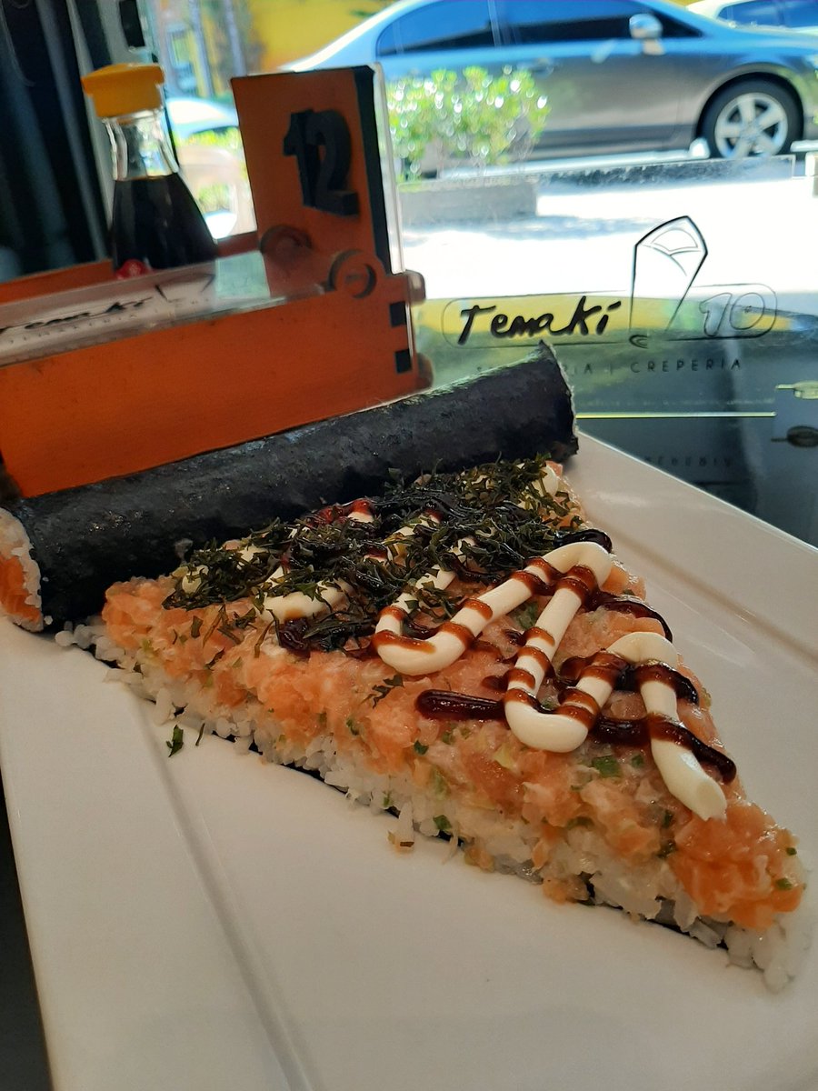 PIZZA DE SUSHI E HAMBÚRGUER DE SUSHI😱😍 Fomos navegar na