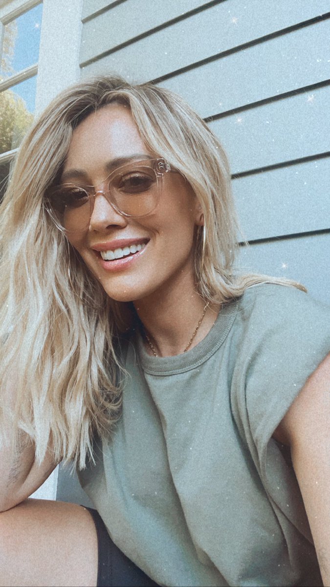 Keeping it tonal with the Gloria 🕶 - bit.ly/GloriaMusex_Hi… from my Muse x Hilary Duff collection with @GlassesUSA 😍 #MusexHilaryDuff #GlassesUSA #GlassesUSApartner