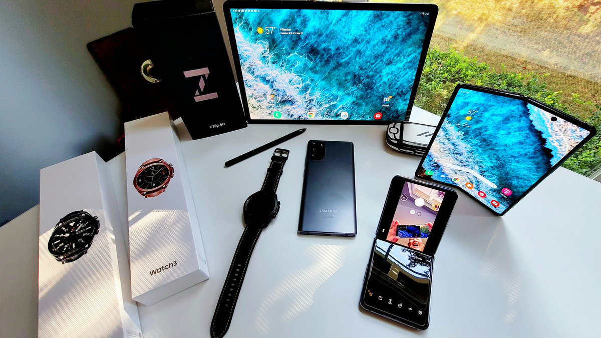 askdes's tweet photo. Holy smokes! #Unpacked2020 was exciting! Look at our @TMobile haul! What are YOU most EXCITED for? 🤩 #Unpacked https://t.co/gxM3ij2vwO