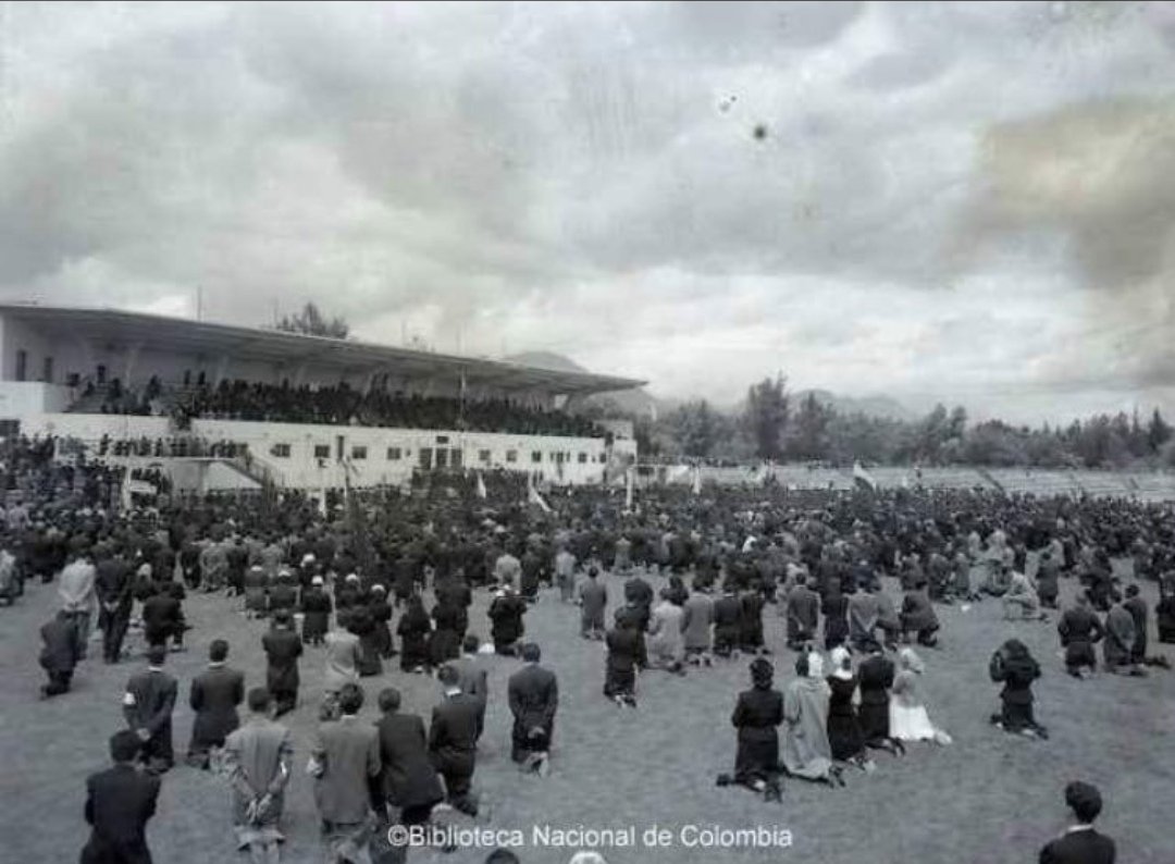 AsociacionEXUN's tweet photo. ¡Hoy celebramos 82 años de nuestro estadio!

El Alfonso ha albergado no solo el mejor fútbol del mundo, también la Primera B, los Juegos Bolivarianos, Nacionales, Universitarios, Rugby y hasta Conciertos

¿Y ustedes que recuerdo tienen del Alfonso?
@josasc @Ariasvilla
#YoSoyLópez https://t.co/qTcKRC0Ovw