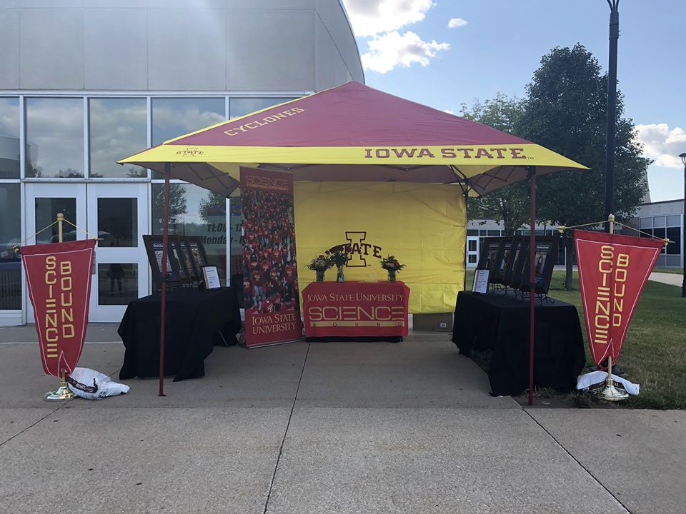 isusciencebound's tweet photo. Over the past few days, we celebrated our Des Moines, Marshalltown, Denison seniors with our drive-up graduation celebration. Wonderful moments seeing families celebrate their scholar's success! https://t.co/1PVlkfK6HT