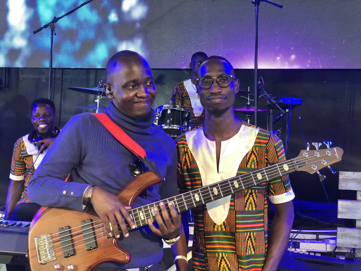 mmgideonlove's tweet image. When a groove king holds your bass, you know it’s time for you to go and dig 😂😂🥳🥳 @ernestotim I love you bro❣️ you make life simple 👌🏽 #grooveking #basslife #bass #imogine #kingdomson #gideonlove