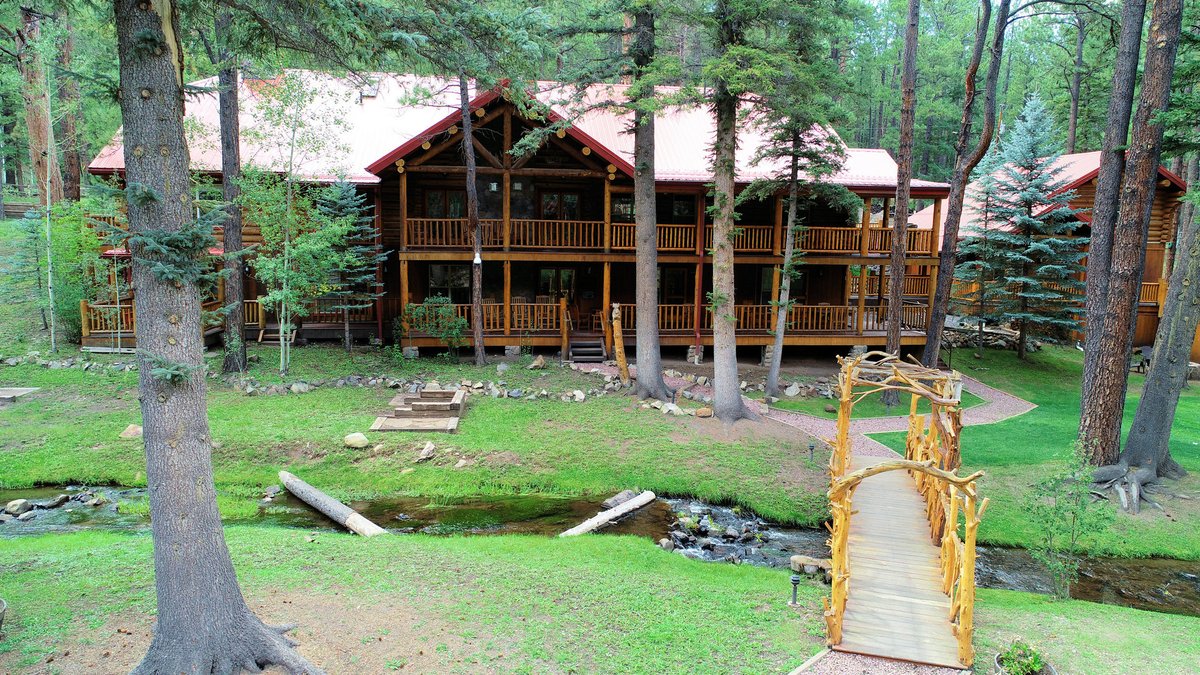 GreerRedSetter's tweet photo. Our 9 Bed/9.5 Bath Lodge has availability for the following dates for anyone looking to get a last minute trip in before the school starts:
- Aug. 16 - 21
- Aug. 23 - 28
- Aug. 30 - Sept. 5
- Sept. 8 - 21
- Sept. 27 - Oct. 2

Head to https://t.co/93gjSJJP1J to view availability. https://t.co/xXYUt9FBzJ