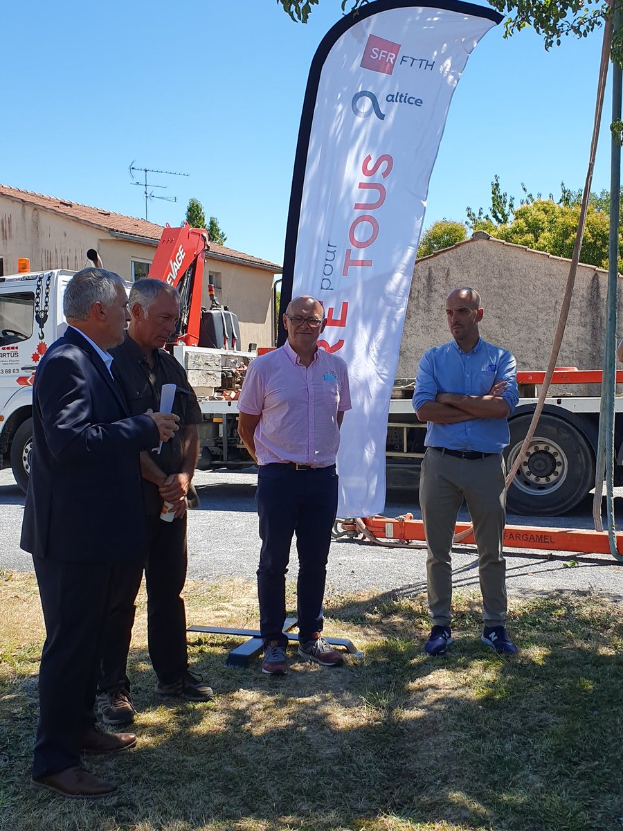 PCAMEO's tweet photo. Mise en place #NRO #Blan #SFRFTTH avec C. Herin #DepartementTarn pour @ramond_christ JL Barreau Maire, F. Proisy @prefet81 &amp; @BELFORTEric1 Direct. @tarnfibre qui desservira à terme 1850 foyers sur 12 communes https://t.co/JY8KUZx8gF