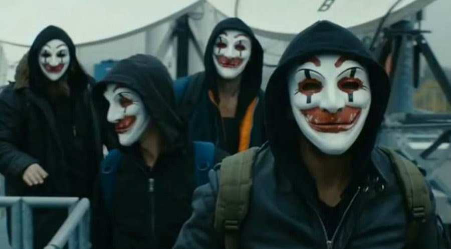 ''Birincisi: Edə bildiklərini ancaq virtual dünyada etmə.
İkincisi: Mümkünsüzü hədəflə.
Və üçüncüsü: Unutma, heç bir sistem etibarlı deyil.''

🎬Who am I (2014)