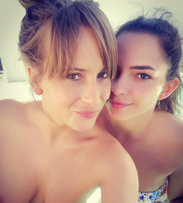 Os espero con @KiraNahiak en la piscina en https://t.co/w1YeIEwAt4 busca la sala #ChicasCima! #VikiKiraVerano2020<a class="tags" target="_blank" title="On Twitter" href="/?out=eyJ0eXAiOiJKV1QiLCJhbGciOiJIUzUxMiJ9.eyJpYXQiOjE3MjE2NDI3MTEsImlzcyI6InR3cG9ybnN0YXJzLmNvbSIsIm5iZiI6MTcyMTY0MjcxMSwiZXhwIjoxNzUzMTc4NzExLCJyZWRpcmVjdF91cmwiOiJodHRwczovL3R3aXR0ZXIuY29tL0tpcmFOYWhpYWsifQ.w6qRLOfzQDRPl_JvgrMyx9SDmpAPIPZkYIomMxi7wYdcmrJReBlIukeimHWCWZNzO3vbEUv9oTsvg8EDATXUfg">@KiraNahiak</a><a href="/tag/chicascima"class="tags"><span>#chicascima</span></a><a href="/tag/vikikiraverano2020"class="tags"><span>#vikikiraverano2020</span></a>