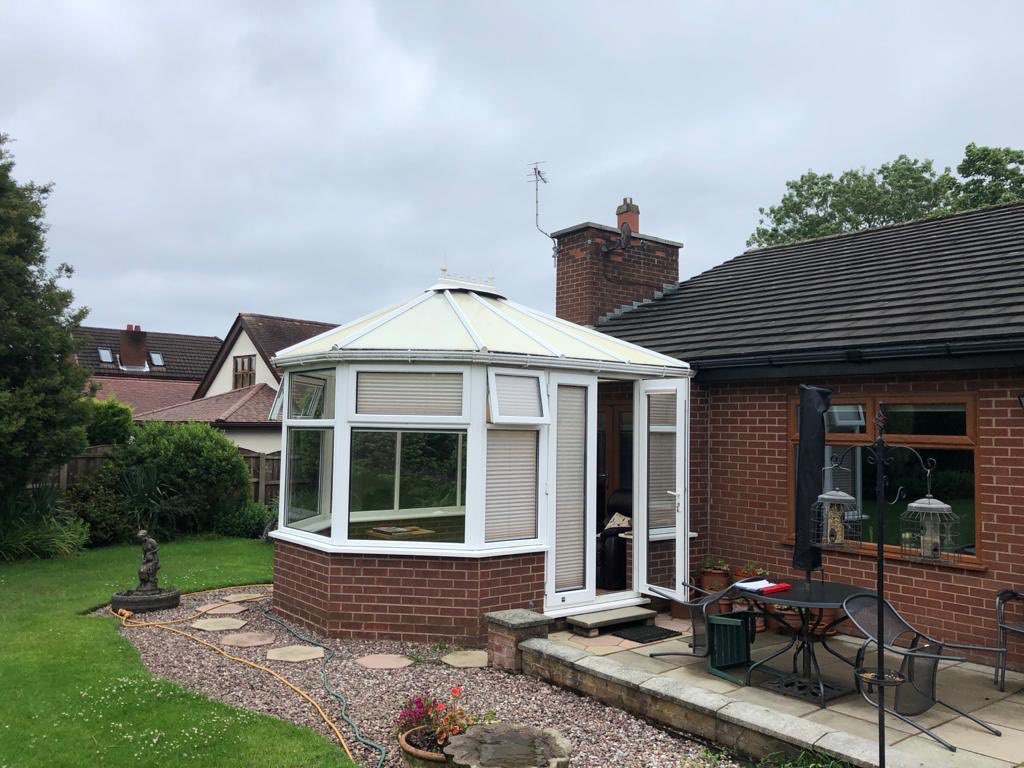 RealRoofConserv's tweet photo. @prefixsystems @MorleyGlassGlaz another impressive upgrade by Zak and Jordan complete with encapsulated blinds https://t.co/8xtfEi9aGi