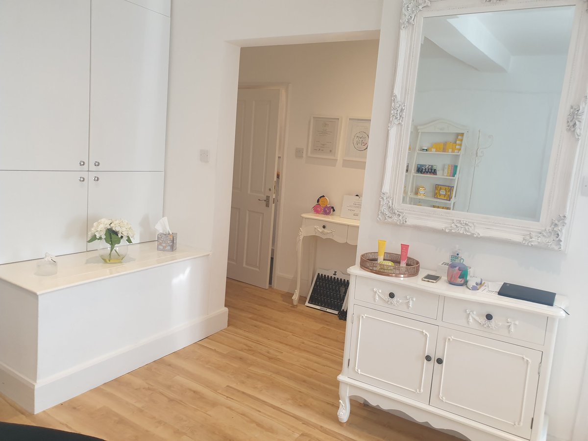 PureEcoClean's tweet photo. A massage after delivering Masks? Yes please!!! 😊 Just had the most amazing massage with Holly of Hol Therapy based at Adam and Eve Hair in Yattendon If you've not booked in yet, you're missing out! 
.
#supportlocal #naturalhealth #massage #thatcham #NEWBURY #berkshire #cleaning https://t.co/GUDdLDQXzm