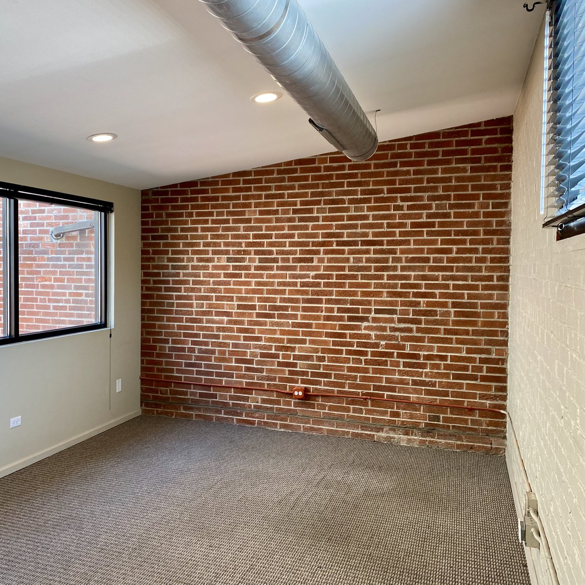 myOfficeLifeCO's tweet photo. Check out this beauty of a #privateoffice! Rarely available, tons of natural light, and overlooks the courtyard. AND- don't forget about our Summer special happening now- ONE MONTH FREE! Schedule your tour today by visiting our website.
#coworking #denveroffice #officeforrent https://t.co/oibPDNDei3