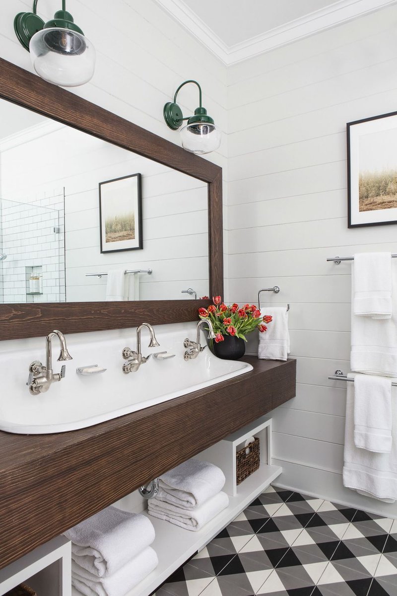 jonescoinc's tweet photo. What do you think of this trough-style sink? I love this look and also very practical in a busy home with multiple bathroom users all trying to get ready in the morning or at bedtime. Definitely farmhouse chic vibes! #farmlook #newoldstyle #jonesco https://t.co/pDdbtA0LE1