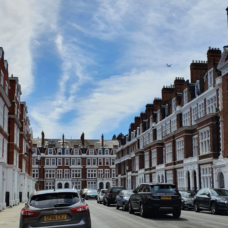 struttsthebeach's tweet photo. It is a beautiful day in #Chelsea to walk along Evelyn Gardens and admire the beautiful red-brick apartments. #architecturelovers #ChelseaSW10 https://t.co/RAdWjPF2Qt