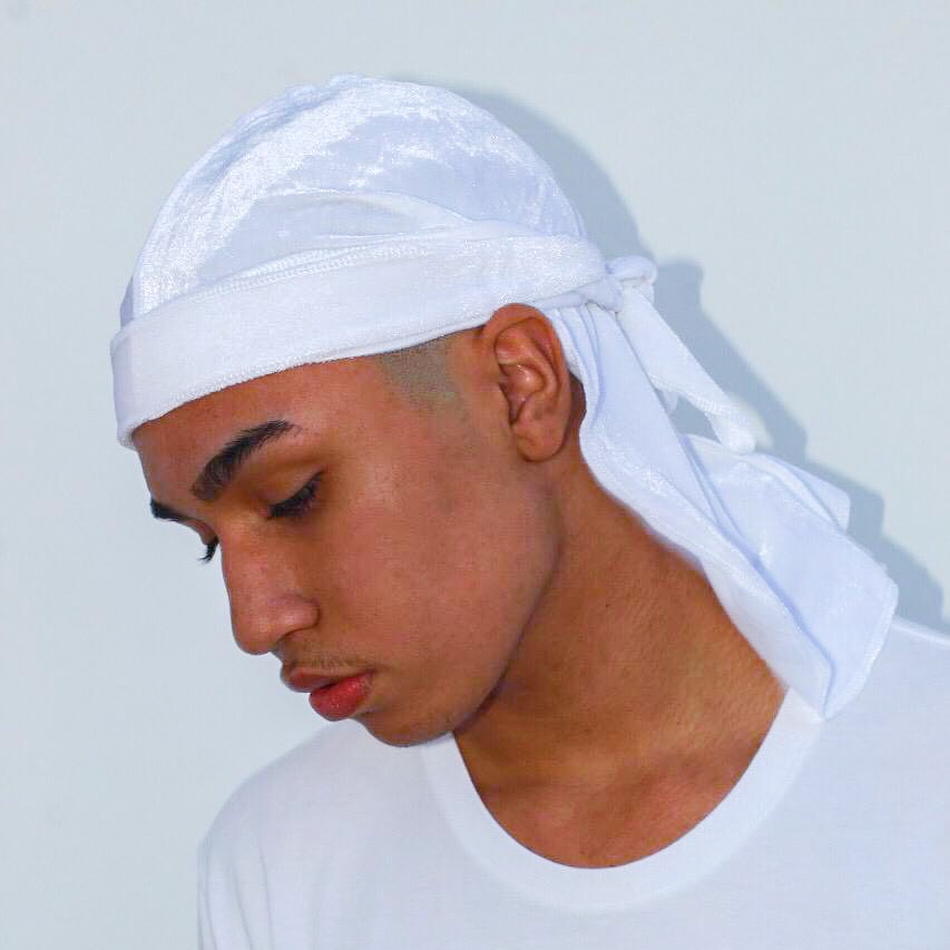 DuragBsb on X: A cor branca significa paz, e pureza, também é símbolo da  espiritualidade 🕊️ Adquira já sua Durag Branca de Veludo conosco por  apenas R$39,99.  / X