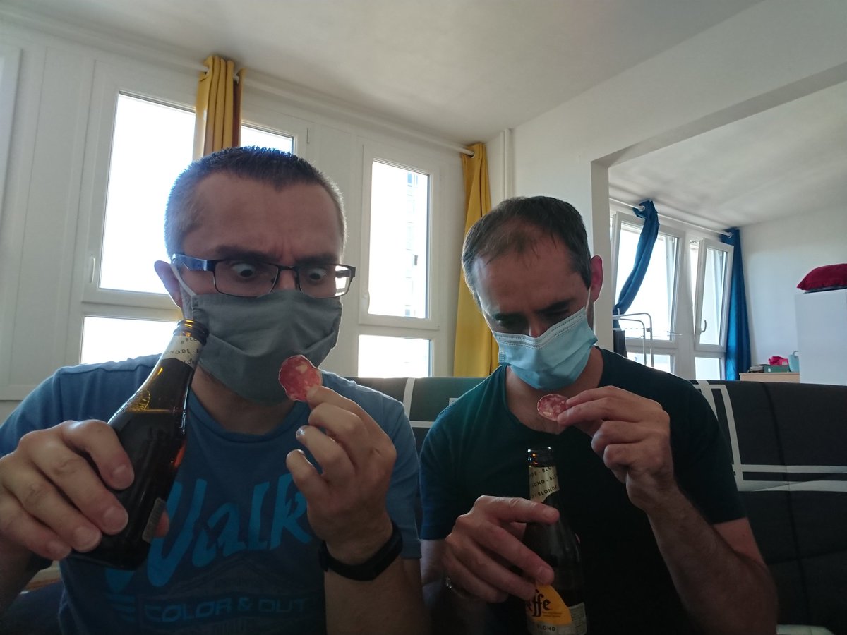 Antharus's tweet photo. Recevoir le copain @gadjushan à la maison ça fait super plaisir.
Mais les masques pour l'apéro, on va pas se mentir, c'est pas le top 🤔
#CommentQuonFait ?
#Saucisson #Bière #ApéroDesChampions https://t.co/4wMqNC7g4J