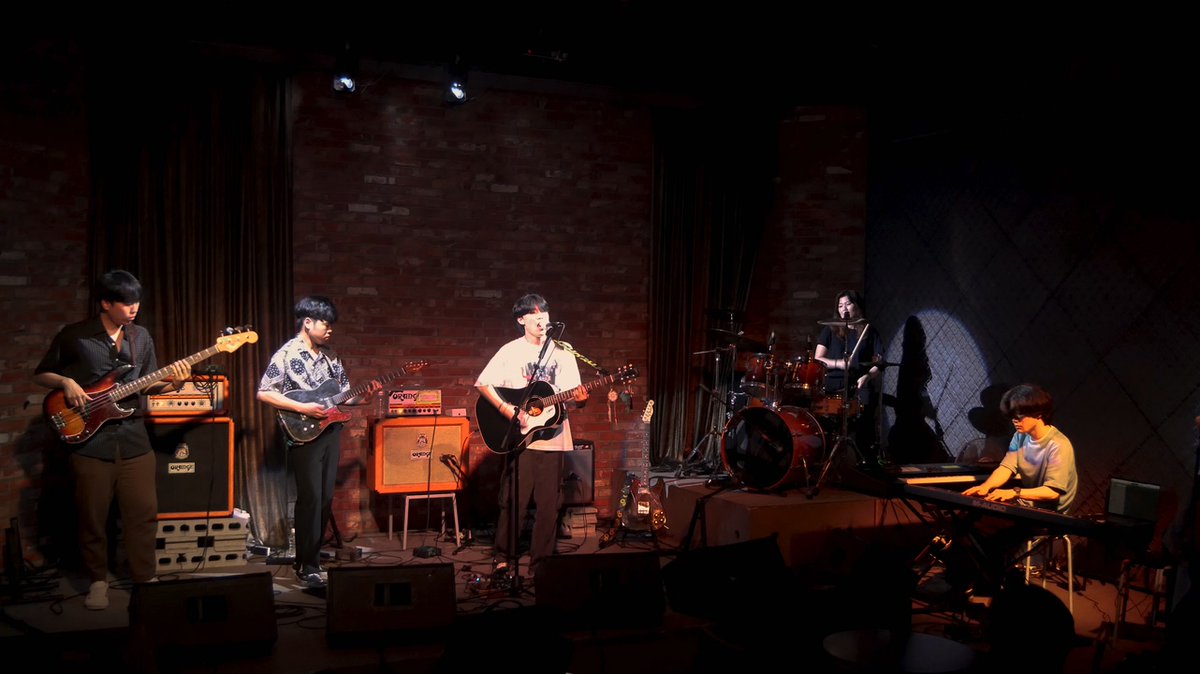 southkoreaindie's tweet photo. [2020.08.01] 우물 (oomool) Full Live 4K @ 에반스라운지
https://t.co/5lmP4WFCnP
#우물 #oomool #밴드 #band #koreaband #koreanband #korearock #krock #kmusic #koreamusic #kpop https://t.co/qQHWMRtR8r