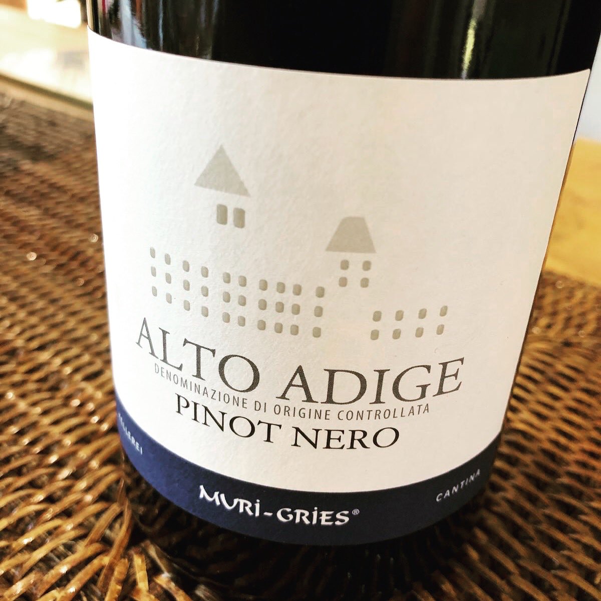 CultAndBoutique's tweet photo. Italian wines really hitting the spot right now.
.
.
.
#winewednesday #wine #altoadige #italianwine #italy #vino #murigries #pinotnero #winelover #wineoclock #southtyrol #winetime #wednesdayvibes https://t.co/e5qLmJrEmg