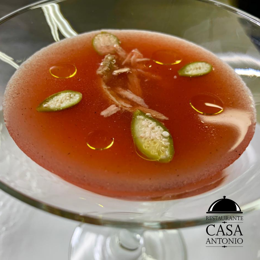 Res_CasaAntonio's tweet photo. 𝑩𝒍𝒐𝒐𝒅𝒚 𝑴𝒂𝒓𝒚, 𝒑𝒆𝒓𝒅𝒊𝒛 𝒚 𝒂𝒍𝒄𝒂𝒑𝒂𝒓𝒓𝒐𝒏𝒆𝒔
Delicioso, refrescante y con sabores muy nuestros 👌

#CasaAntonio #CocinaConSentimiento #Gastronomía #Jaén #Perdiz #Alcaparrones https://t.co/FjzQQWD6Fa