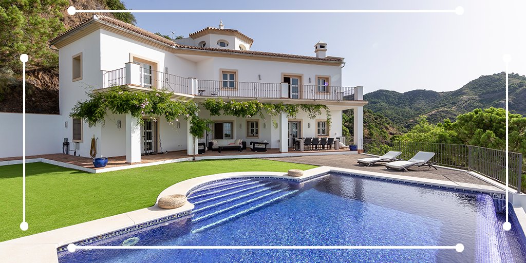 Gilmar_es's tweet photo. A unos pasos del Mediterráneo y en el corazón de la sierra malagueña, se sitúa esta fastuosa villa independiente de cuatro dormitorios en una exclusiva urbanización con un marco natural incomparable. +Info: https://t.co/rpnVOdIWis https://t.co/fuFudxfid2