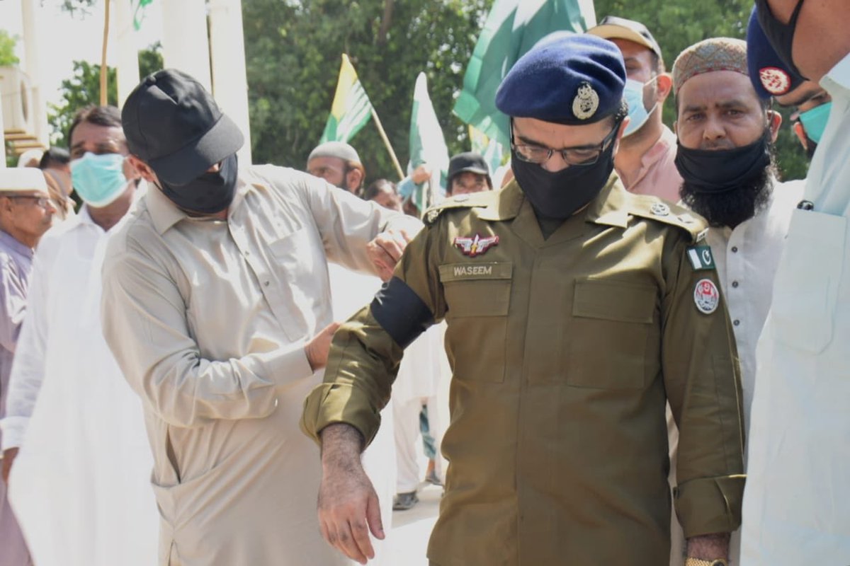 dpokhanewal's tweet image. دئ کشمیر
پنجاب پولیس کا &quot;یومِ استحصال کشمیر&quot; کے موقع پر اپنے کشمیری بھائیوں کے ساتھ اظہار یکجہتی-
#DayofExploitation #Kashmir    #5thAugustBlackDay