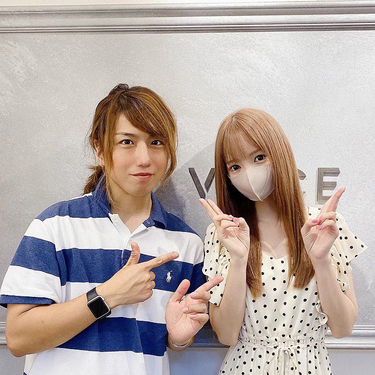 さとみん いつも髪の毛お世話になってるkazuさん 新店のvaiceにさっそく行ってきました おめでとうございます 今回の髪色もかわいい Ch Twitter